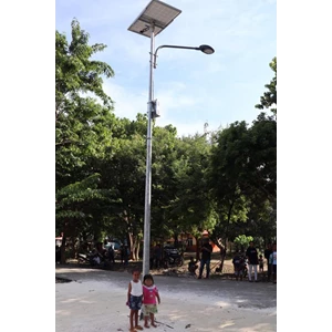 Tiang Lampu Tenaga Surya Bulat 9meter 