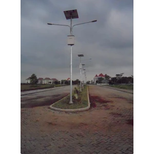 Tiang Lampu Tenaga Surya oktagonal double parabol hdg
