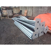 Tiang Lampu Jalan octagonal 8m ornsment single parabol 