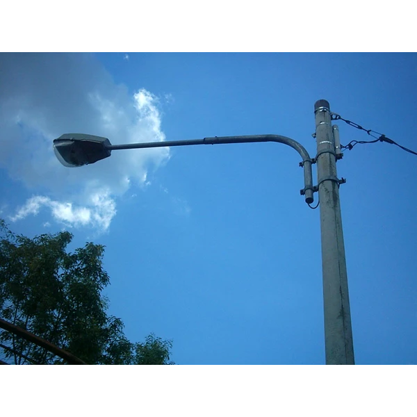 Octagonal Single Ornament Angle Street Light Pole