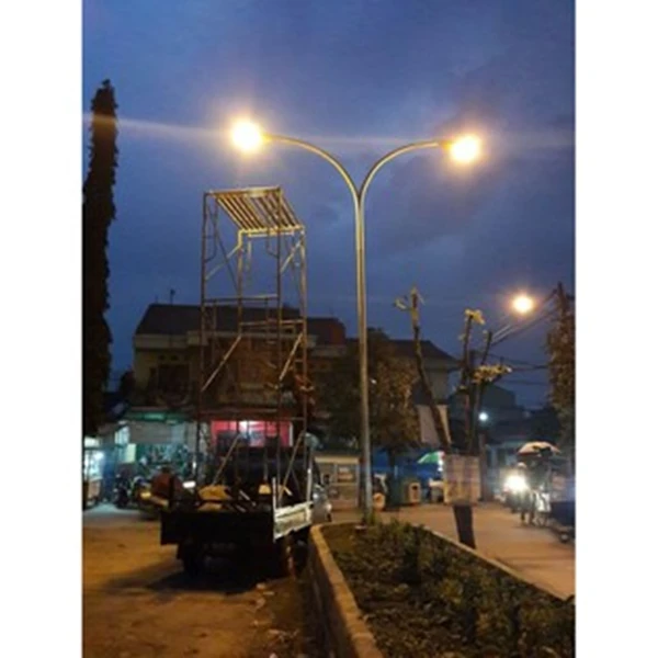Tiang Lampu Jalan Bulat 8 meter Double Paraball Ornament